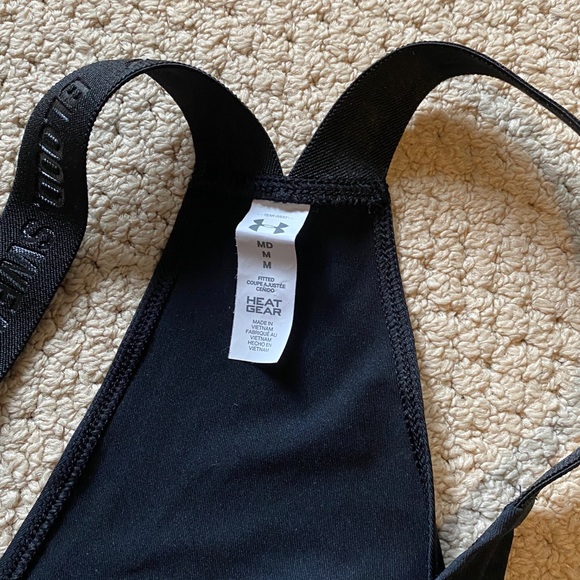 Under Armour tank top with embedded strap and mesh panels - Picture 5 of 7